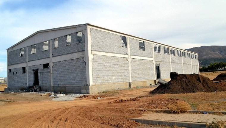 Bitlis'te yeni fabrikaların bacası tütecek