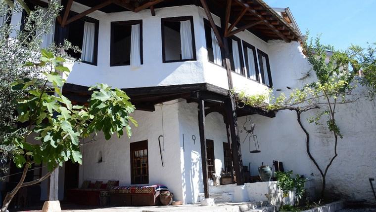 Mostar'ın asırlık Osmanlı konakları mimarisiyle hayran bırakıyor