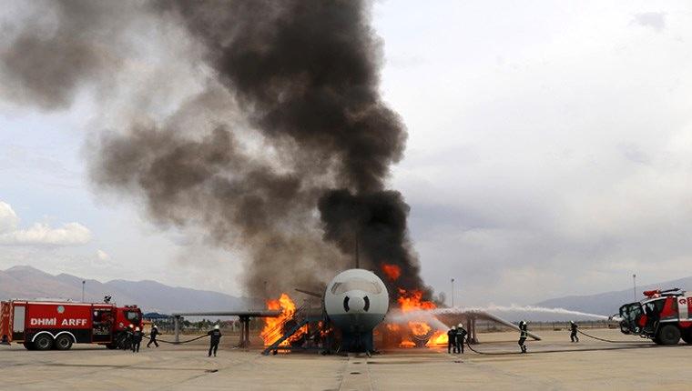 3. havalimanı personeli olası uçak yangınlarına hazır!