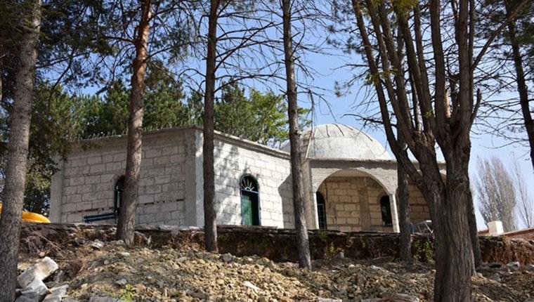 Kumral Abdal Türbesi'nde restorasyon çalışmaları başladı