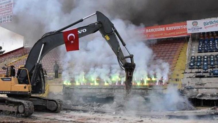 Millet Bahçesi için Malatya İnönü Stadı'nın yıkımı başladı