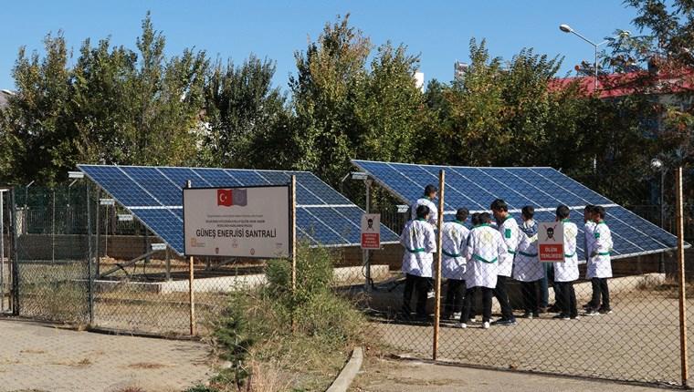 Bingöl Lisesi'nin bahçesine güneş enerjisi santrali kuruldu