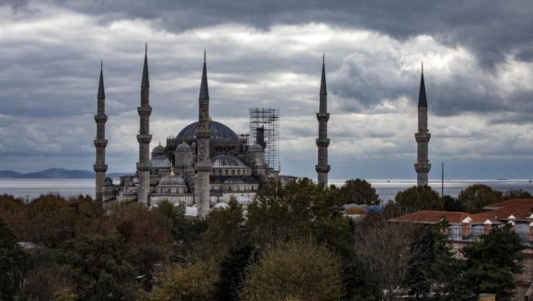 Sultanahmet Camisi’nin minaresi söküldü!