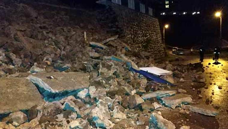 Samsun'da istinat duvarı çöktü