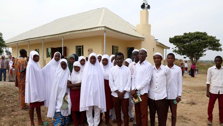 İnsan Yayınları, Nijerya'da cami inşa ettirdi
