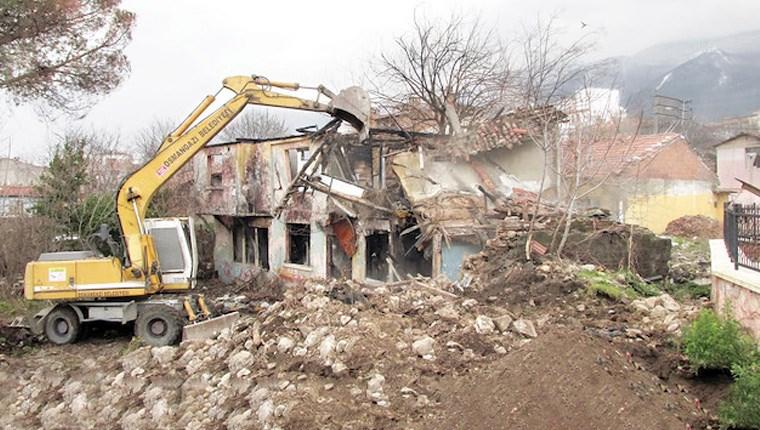 Narkolog projesi kapsamında 21 bin metruk bina yıkıldı