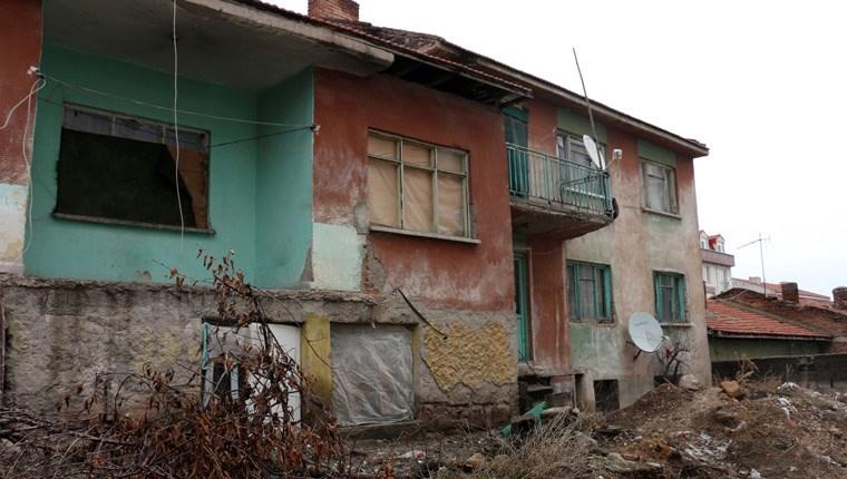 Eskişehir'de metruk evler mahalleliyi bezdirdi