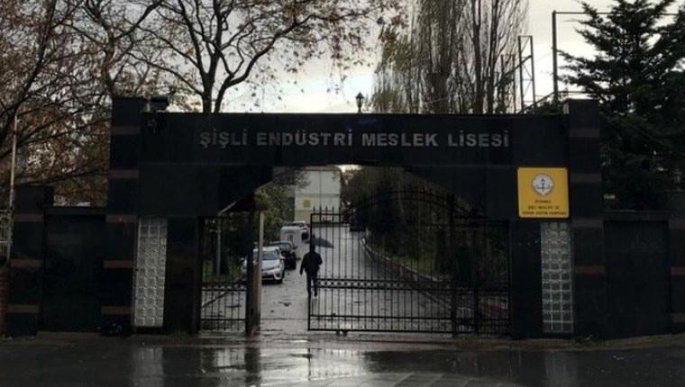İstanbul'da Şişli Endüstri Meslek Lisesi bahçesinde yangın çıktı