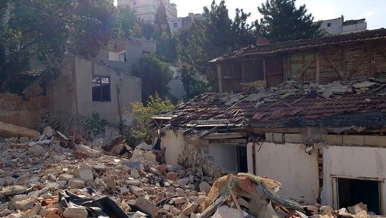 Kartal’da tehlikeye neden olan binalar yıkılıyor