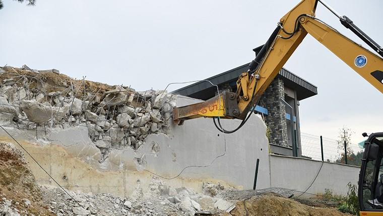 Bursa'daki kaçak villada yıkım başladı