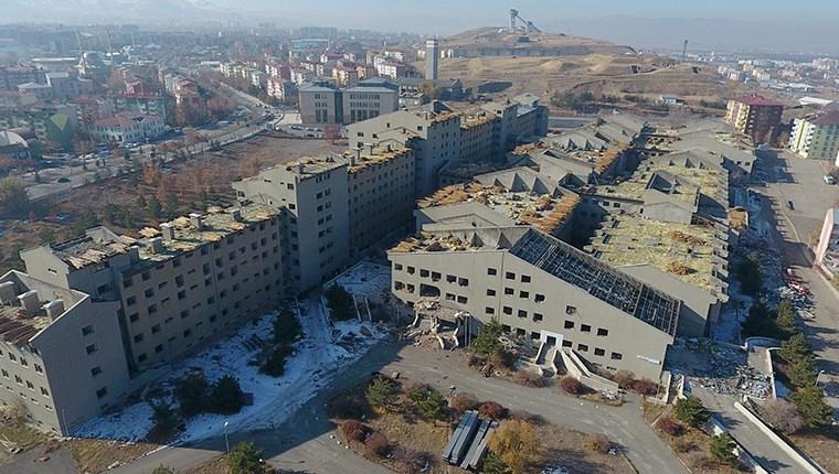 Erzurum'da atıl hastane binasının yıkımına başlandı