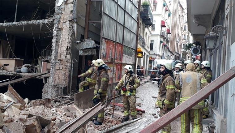 Beyoğlu'nda tadilat halindeki binada çökme meydana geldi