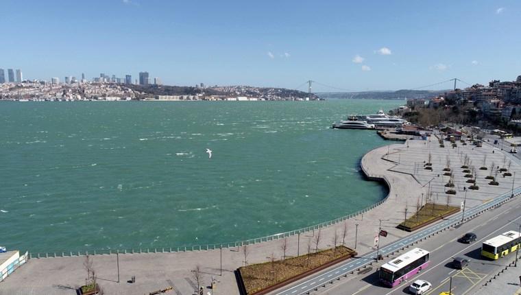 İstanbul’da fırtına denizin rengini değiştirdi