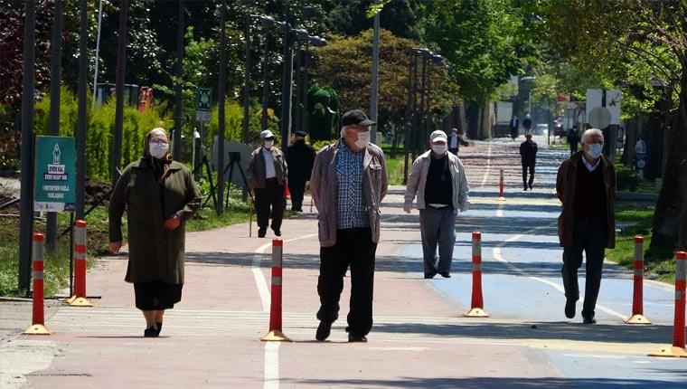 65 yaş üstü vatandaşlar sokağa çıktı