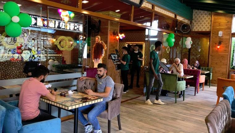 Ümraniye'de sosyal mesafeli Yeşilçam konseptli kafe açıldı