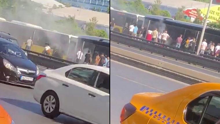 Yenibosna'da metrobüste yangın! Yolcular tahliye edildi