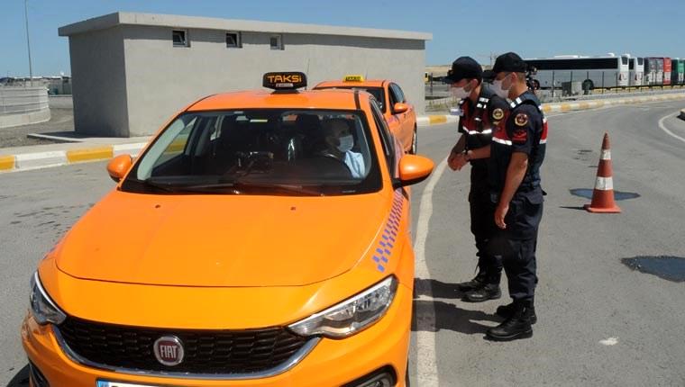 İstanbul Havalimanı’nda taksicilere Covid-19 denetimi