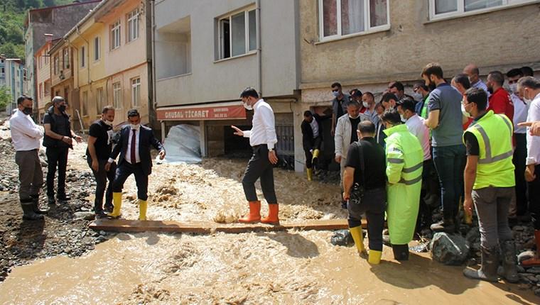 Bakan Kurum, Giresun'da sel bölgesinde incelemelerde bulundu