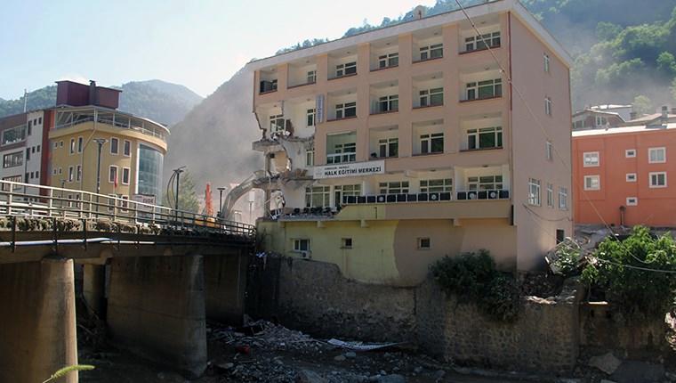 Dereli’de 4 günde 15 binanın yıkımı gerçekleştirildi
