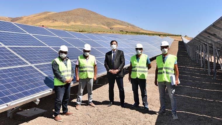 Ahlat'a 3 bin 500 panelli güneş enerji tesisi kuruldu