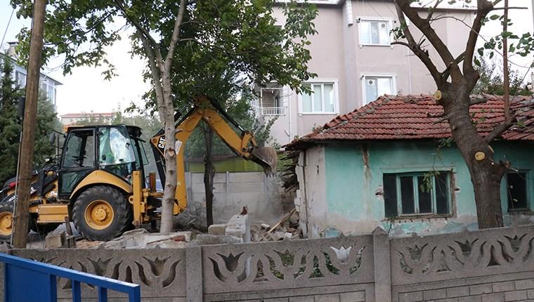 Kırklareli'nde 130 metruk binanın yıkımına başlandı