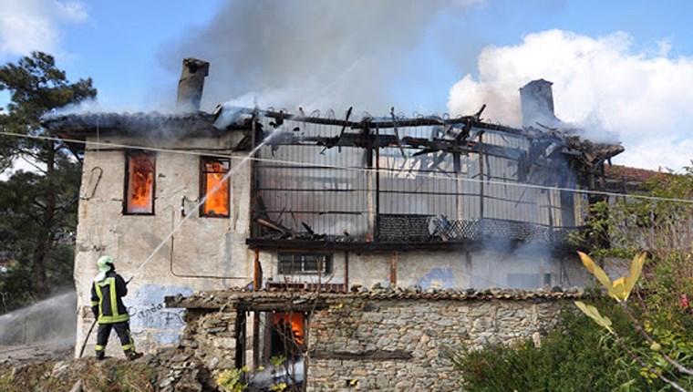 Pamukkale'de tarihi konak yangınında son durum!