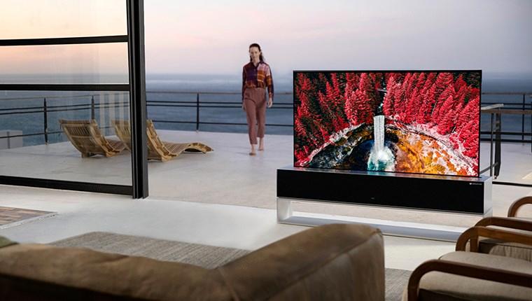 LG’nin merakla beklenen kıvrılabilir OLED TV’si satışta!