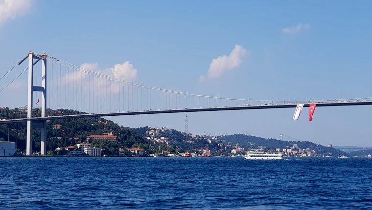15 Temmuz Şehitler Köprüsü'nde Türk ve KKTC bayrağı!