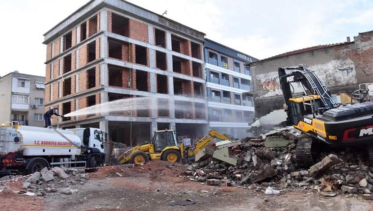 İzmir Bornova’da metruk binalar yıkılıyor