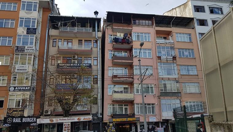 Marmara Depremi'nde birbirinden ayrılan iki bina yıkılacak