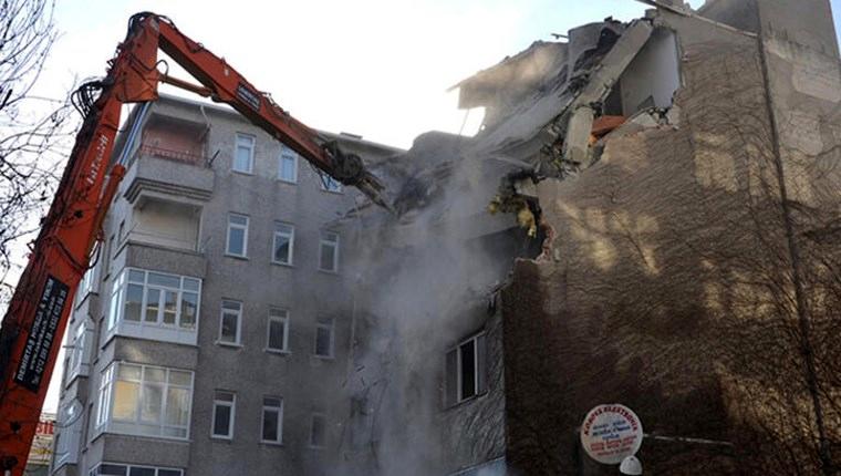 Avcılar'daki 'korku binası' yıkıldı
