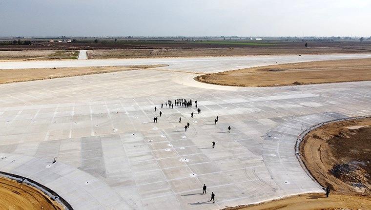 Bakan Elvan, yapımı süren Çukurova Havalimanı'nı inceledi
