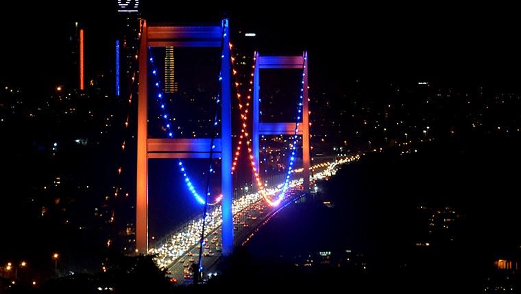 FSM Köprüsü, Dünya Kanser Günü nedeniyle ışıklandırıldı