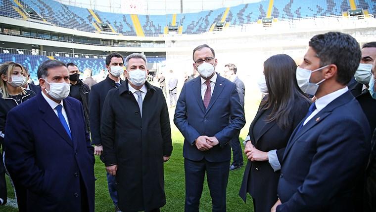 Bakan Kasapoğlu, yapımı tamamlanan Yeni Adana Stadı'nı inceledi
