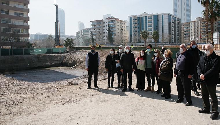 İzmir'de depremde yıkılan Rıza Bey Apartmanı sakinleri ev istiyor