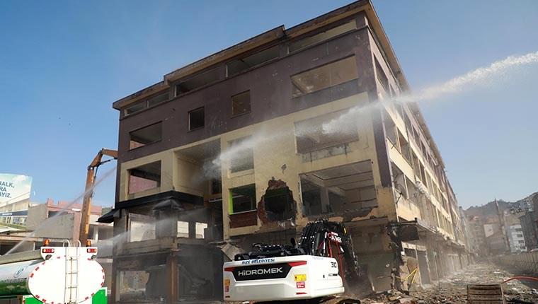 Rize'deki Belediye Blokları'nda yıkımlar başladı