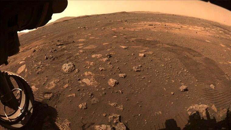NASA'nın Perseverance'ı Mars'ta yürümeye başladı!