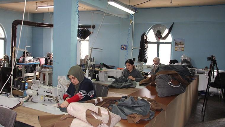 İnegöl mobilya sanayisinde kadınlar üretime güç katıyor