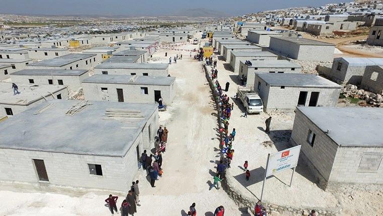 Sadakataşı, İdlib'teki 250 briket evi mağdurlara teslim etti