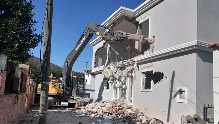 Bodrum'da imara aykırı yapıların yıkımı sürüyor