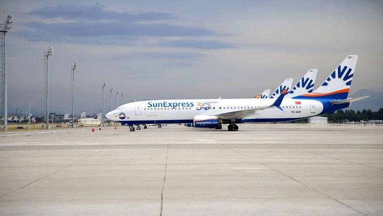 SunExpress, tam kapanma sürecinde yolcularının yanında