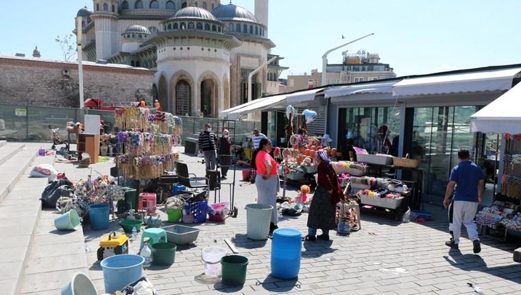 Taksim Meydanı'ndaki çiçekçiler yeni yerlerine taşındı