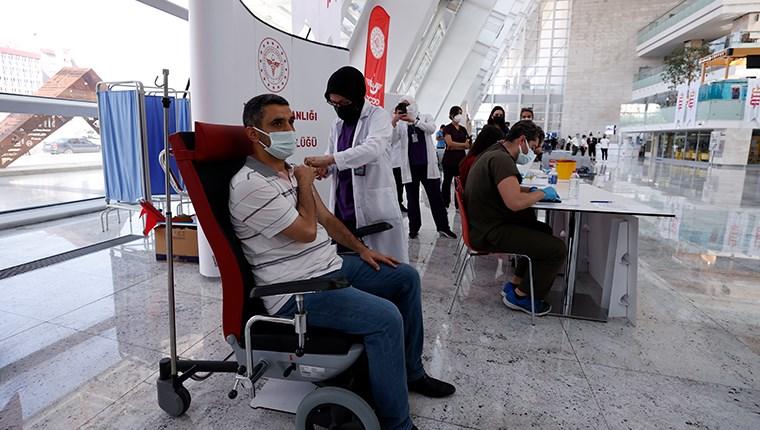 Ankara YHT Garı'nda Kovid-19 aşısı yapılmaya başlandı
