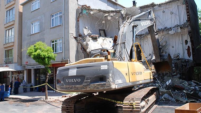 Sancaktepe'de hasar gören 4 katlı bina tahliye edildi