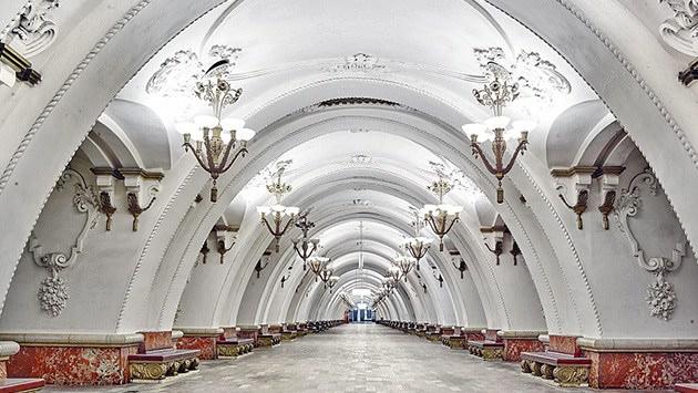 Saray değil Moskova Metrosu