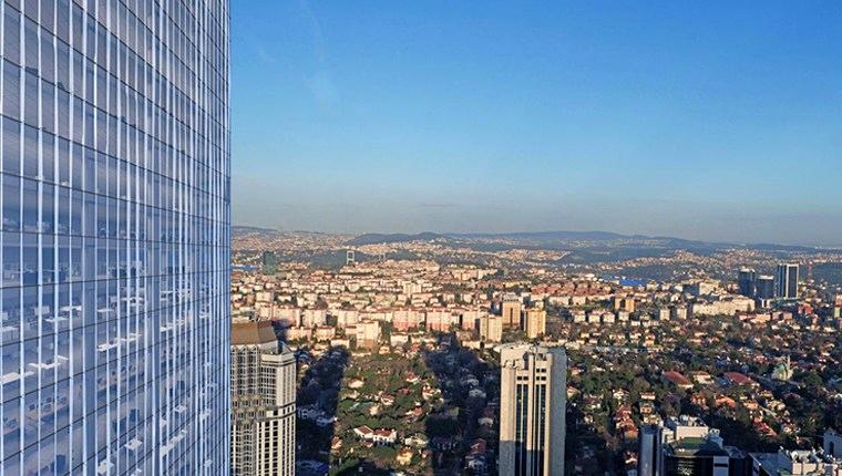 İstanbul Tower 205, toplam 6 bin metrekarelik  300 kişilik oditoryumu, 105 kişilik 22 adet toplantı odasına sahip.