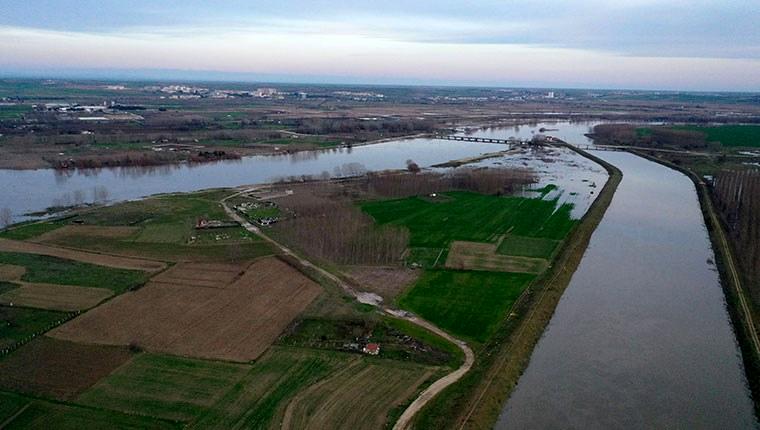 Meriç Nehri'nin belli seviyeye yükselmesi sonrası kanala geçen sular, kentin Arda, Meriç ve Tunca'dan sonra Karaağaç Mahallesi girişinden akan bir başka nehir gibi oldu.