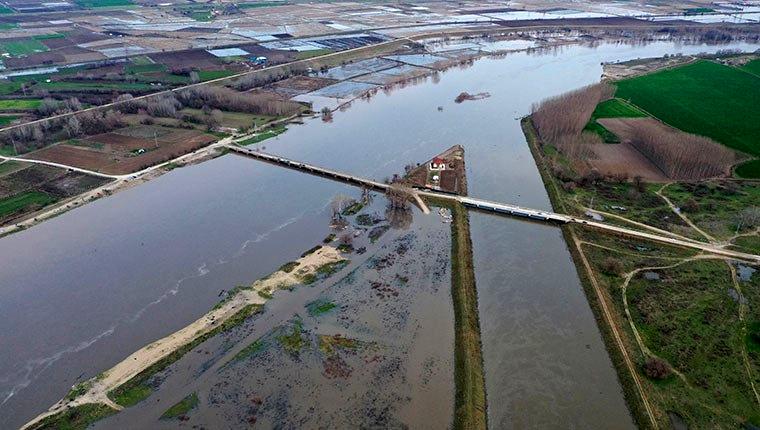 Meriç Nehri'nde geri tepmenin yaşandığı alandaki sıkışmayı önleyen Kanal Edirne, nehrin akış hızını kesmemesini sağladı.