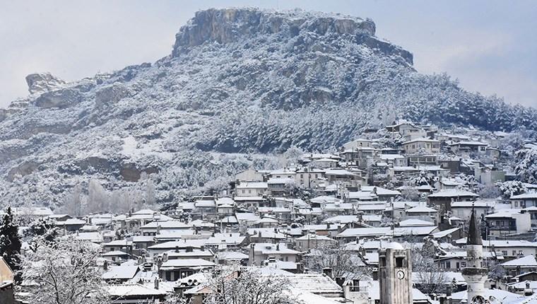 Muğla'nın doğasına ve tarihi dokusunun güzelliğine güzellik kar yağışı, vatandaşlar tarafından da sevinçle karşılandı.