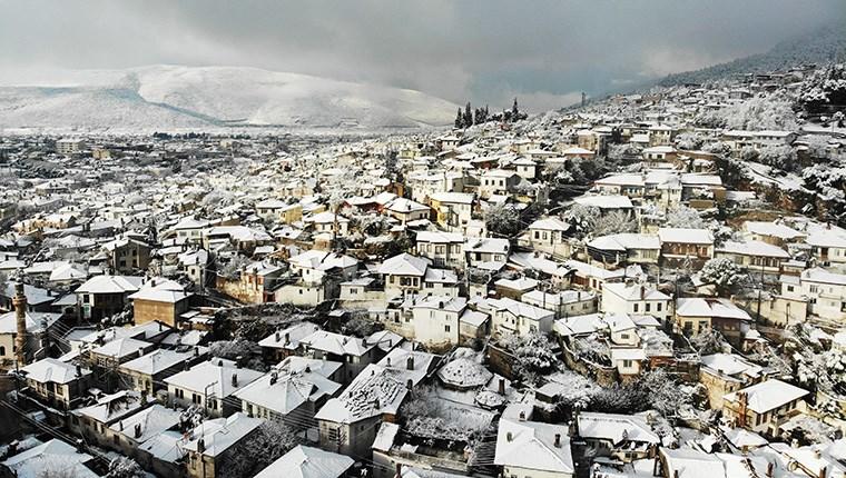 Menteşe Belediye Başkanı Bahattin Gümüş, Menteşe'nin kar altında ayrı bir güzel olduğunu söyledi.